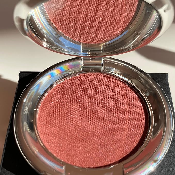 nude envie - Eye Shadow - Velvety Texture & Easy Application - Pigmented Long-Lasting Shimmer Finish - Blendable - Mirror Compact - Single Eye Shadow - Vegan, Paraben-Free & Cruelty-Free - Dangerous