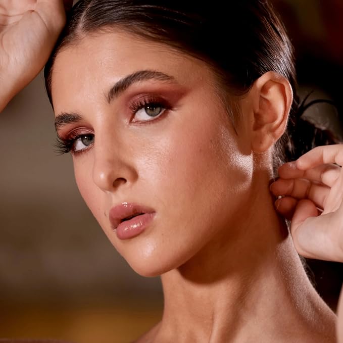 nude envie - Eye Shadow - Velvety Texture & Easy Application - Pigmented Long-Lasting Shimmer Finish - Blendable - Mirror Compact - Single Eye Shadow - Vegan, Paraben-Free & Cruelty-Free - Dangerous